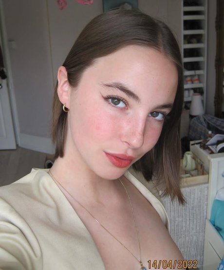 Amelie Manzoli OnlyFansリークヌード写真