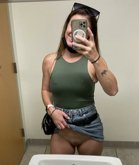 Nahá fotka uniklých OnlyFans od Champagne Shay