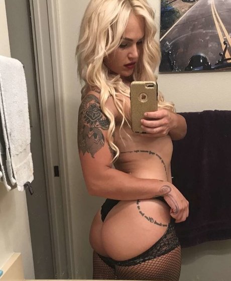 Обнаженная фотография утечки OnlyFans от Gunmamii