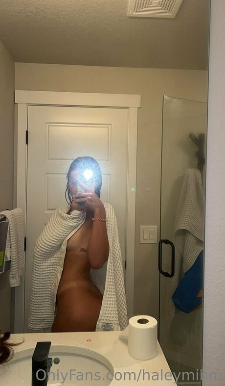 Nahá fotka uniklých OnlyFans od Haleymihm