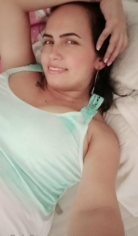 Naken lekkede OnlyFans-bilde av Carolinauribe