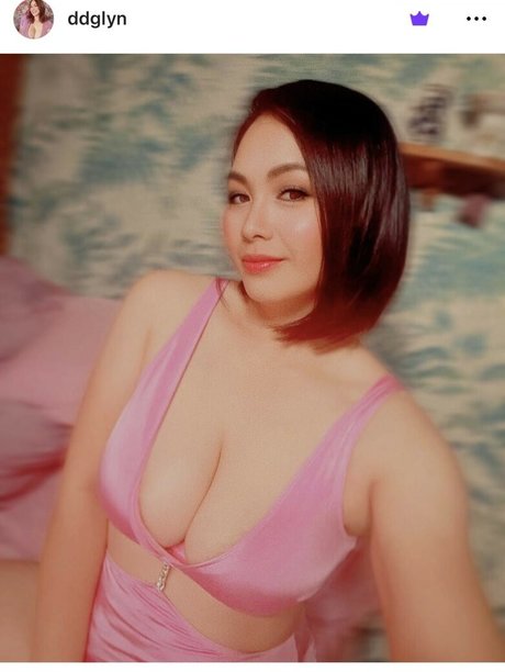 Naken läckt OnlyFans-bild av Elyndee Therealelyndee