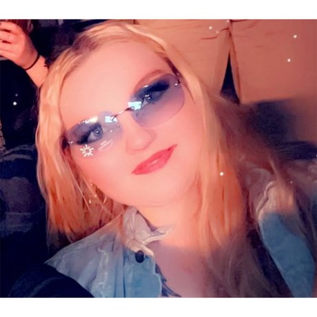 Nahá fotka uniklých OnlyFans od Elle Noelle