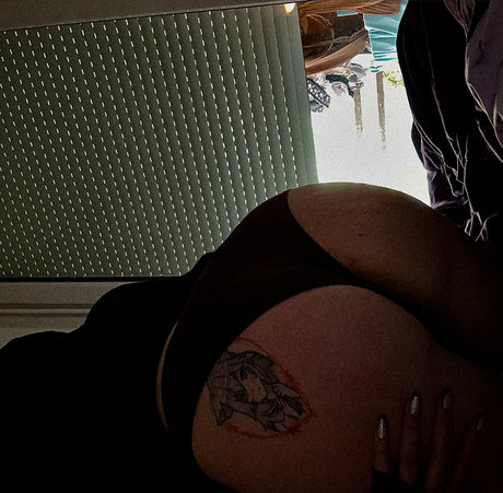 Naken läckt OnlyFans-bild av  