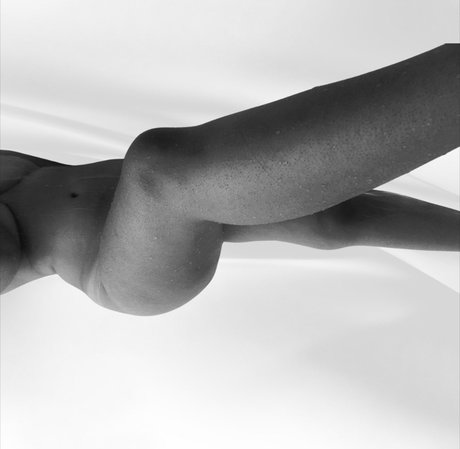 Naken läckt OnlyFans-bild av Adriana Nicole