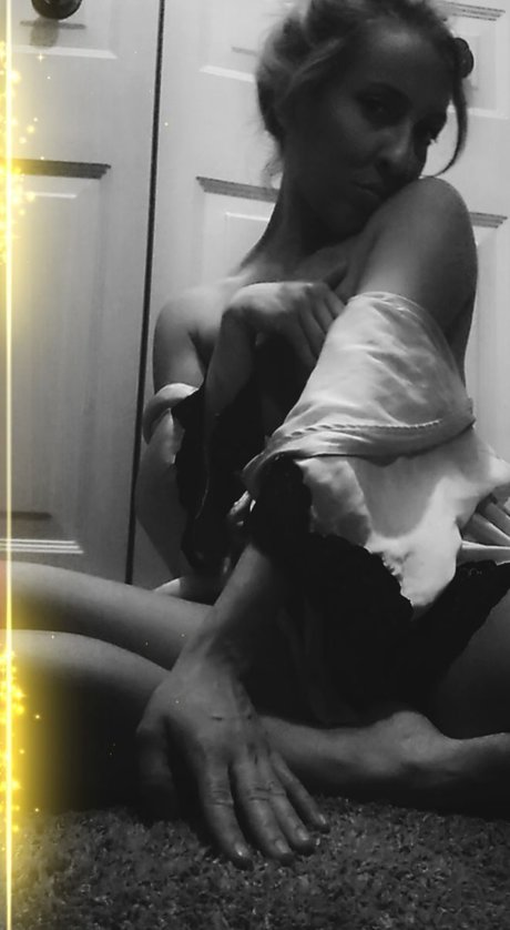 Nahá fotka uniklých OnlyFans od Charlotte