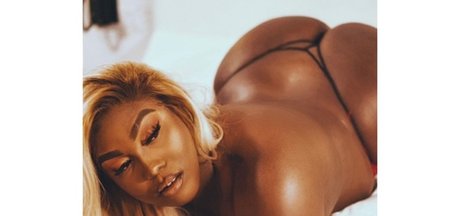 Обнаженная фотография утечки OnlyFans от Exotic Doll