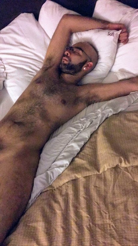 Naken läckt OnlyFans-bild av Puertoriking