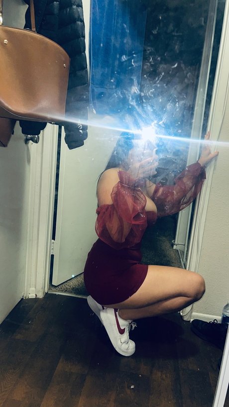 Naakte gelekte OnlyFans-foto van Paola Soundy