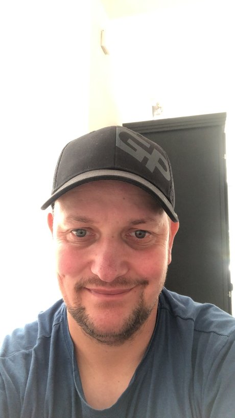 Naakte gelekte OnlyFans-foto van Hendrik Prive