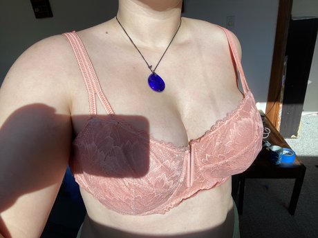 Naken läckt OnlyFans-bild av Priscilla Starr