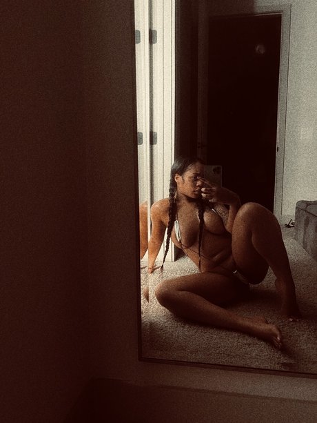 Nahá fotka uniklých OnlyFans od Diff Brand