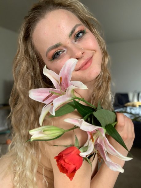 Alasti lekkinud OnlyFans-i pilt Miss Bunny