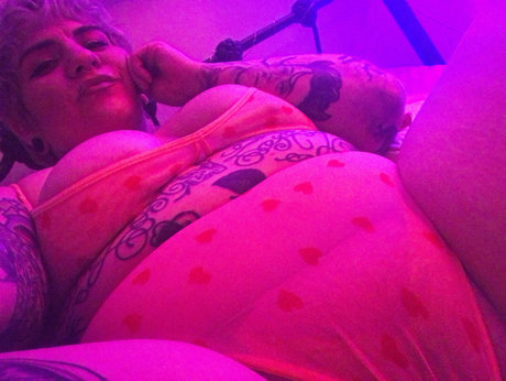 Alaston vuotanut OnlyFans-kuva Schu Baby