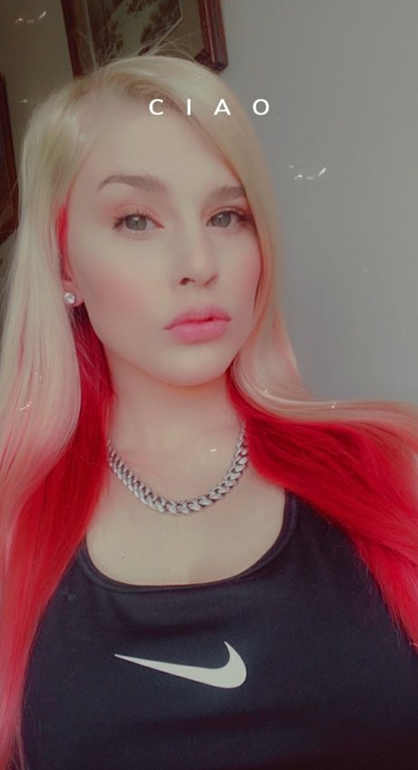 Naken läckt OnlyFans-bild av Sierra Schiann