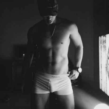 Foto di nudo di fuga di OnlyFans di Dante