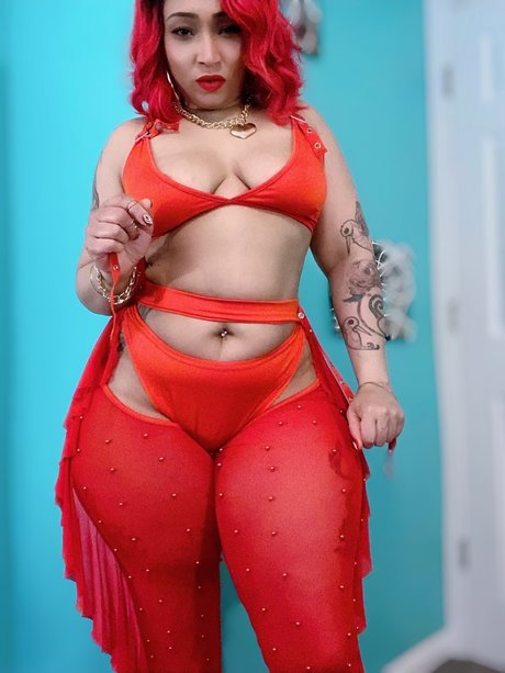 Обнаженная фотография утечки OnlyFans от Queen Baddie Babe