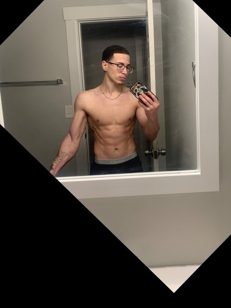 Alasti lekkinud OnlyFans-i pilt Se7ven2