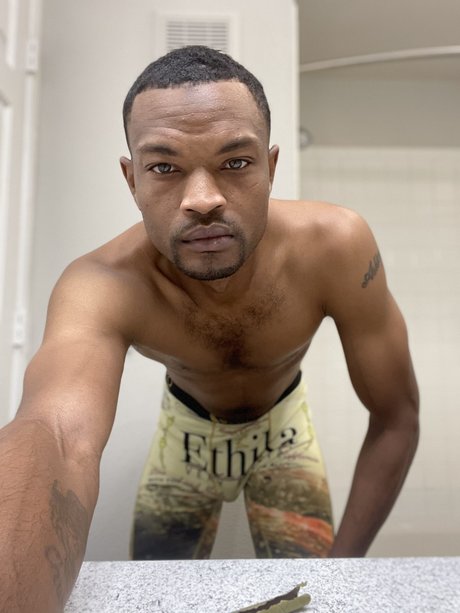 Naken läckt OnlyFans-bild av Da Best Eva