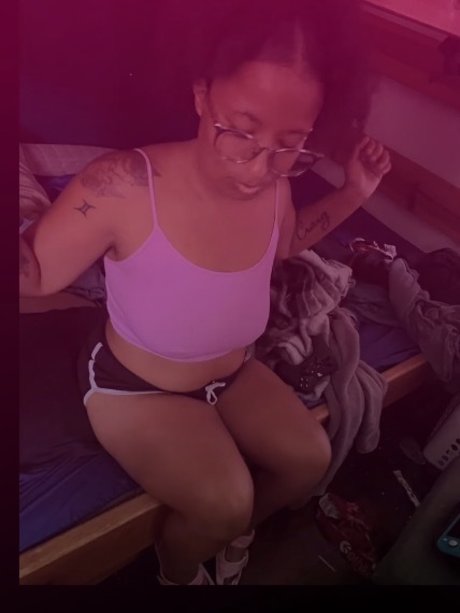 Nahá fotka uniklých OnlyFans od  Honey Pooh