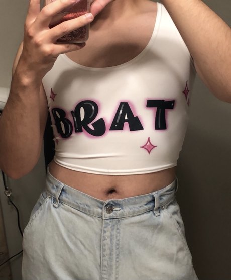 Naakte gelekte OnlyFans-foto van Juju 