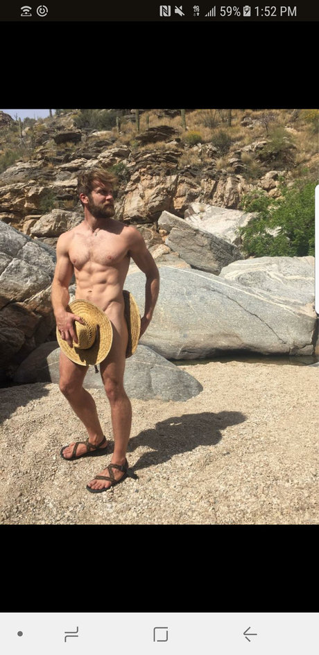 Обнаженная фотография утечки OnlyFans от Colby Keller