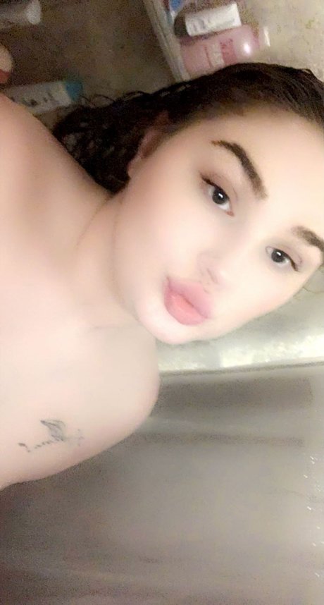Naken läckt OnlyFans-bild av Diamond