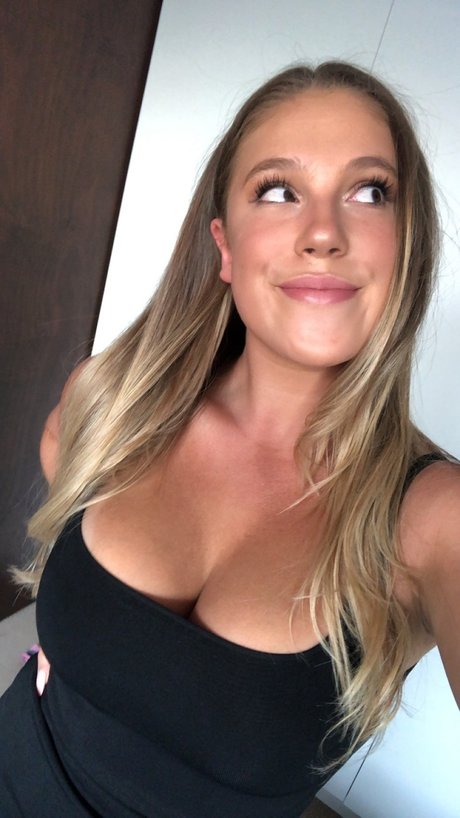 Alaston vuotanut OnlyFans-kuva Coco