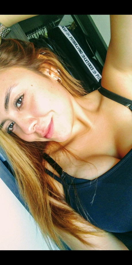 Naken läckt OnlyFans-bild av Mona