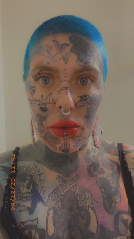 Nahá fotka uniklých OnlyFans od Queen Bee