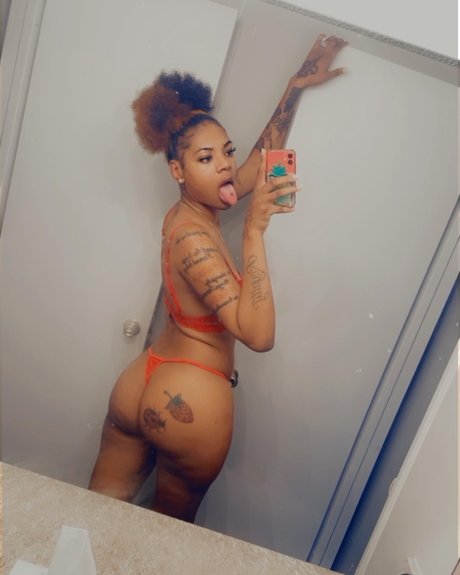 Alaston vuotanut OnlyFans-kuva Thirsttrap