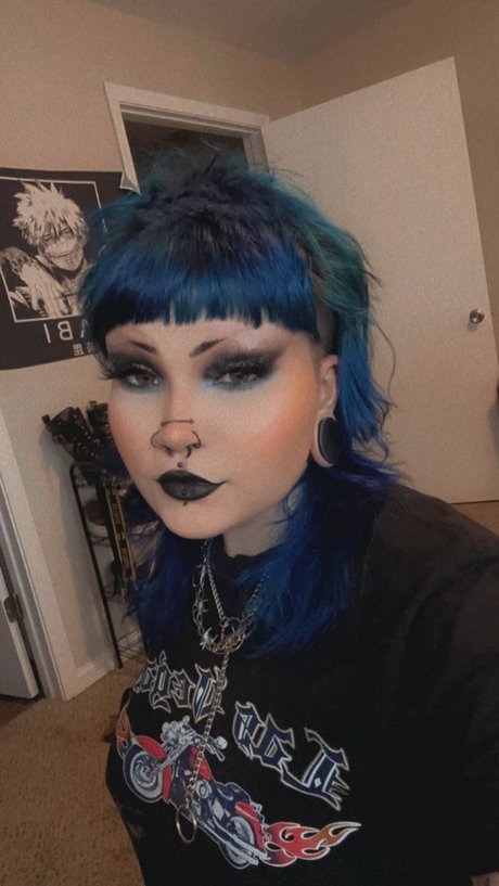 Naken läckt OnlyFans-bild av Punk Pup