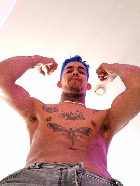 Naken läckt OnlyFans-bild av Hot Sexy Boy 