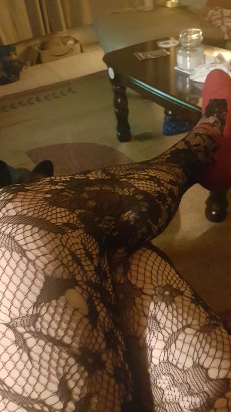 Naakte gelekte OnlyFans-foto van Racheals Legs And Feet In Hoisery Pics