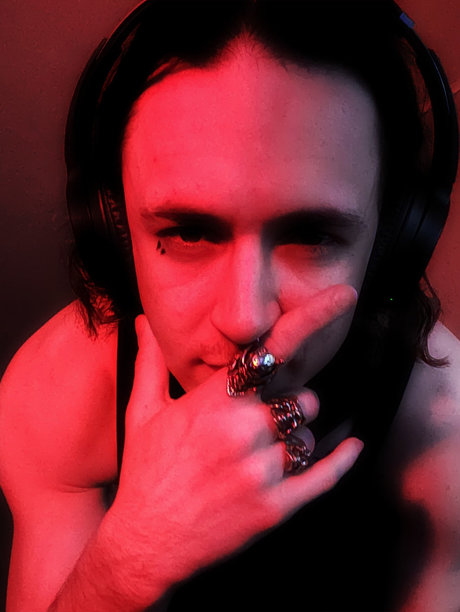 Nahá fotka uniklých OnlyFans od R3bornthephoenix