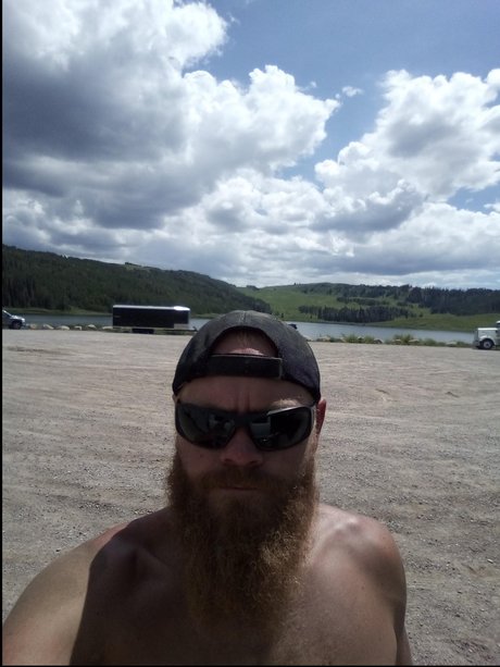 Alasti lekkinud OnlyFans-i pilt Dad 2 Da Bone