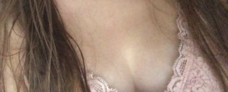 Nøgent lækket OnlyFans-billede af Azades Body Ampamp Feet