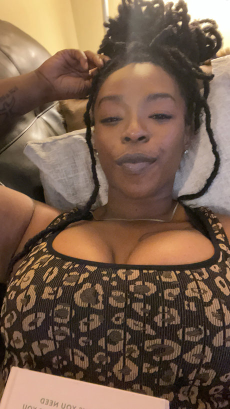Nacktes geleaktes OnlyFans-Foto von Ebony Belle