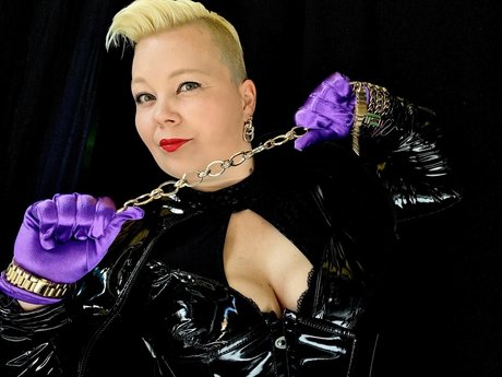 Обнаженная фотография утечки OnlyFans от Domina Lady Susan Berlin