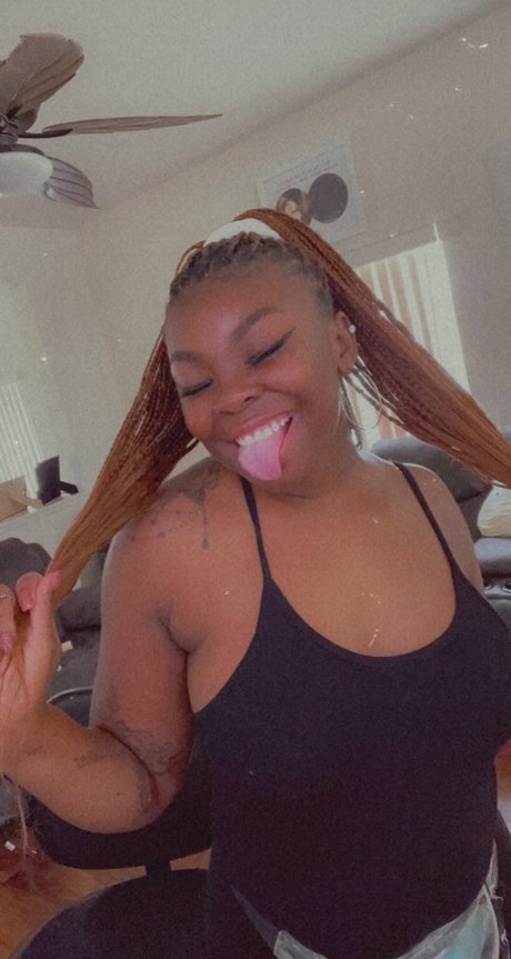 Nøgent lækket OnlyFans-billede af Ebony