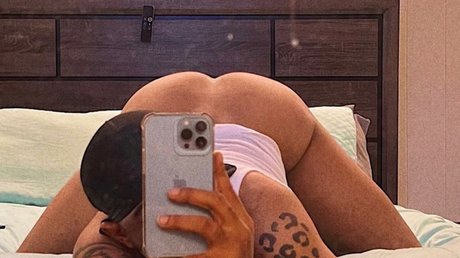 Alaston vuotanut OnlyFans-kuva Thick