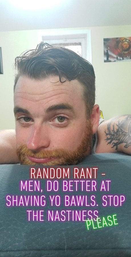 Naken lekkede OnlyFans-bilde av Questionable Dee