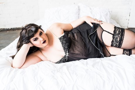 Foto nua vazada do OnlyFans de Eliza Von Trapp