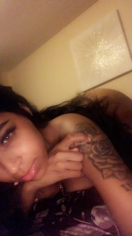 Naakte gelekte OnlyFans-foto van Queenn Hazel