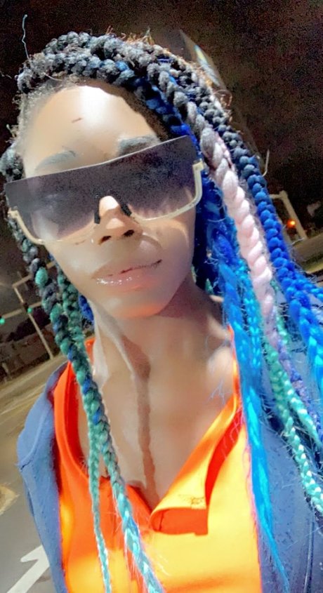 Naken läckt OnlyFans-bild av Isis Mccoy