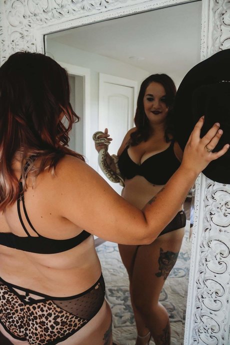 Naken läckt OnlyFans-bild av Brittney Ann Lassiter