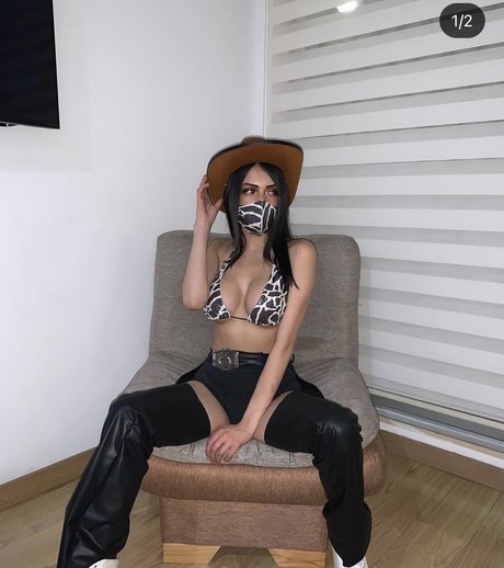 Nahá fotka uniklých OnlyFans od Dayana E