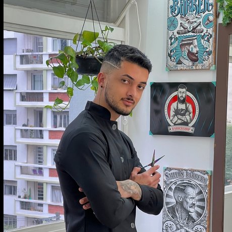 Nøgent lækket OnlyFans-billede af Naked Barber  