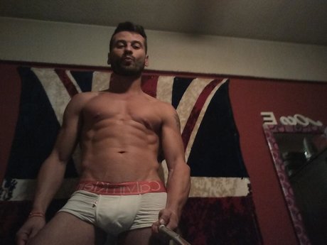 Naken läckt OnlyFans-bild av Danyromeofree