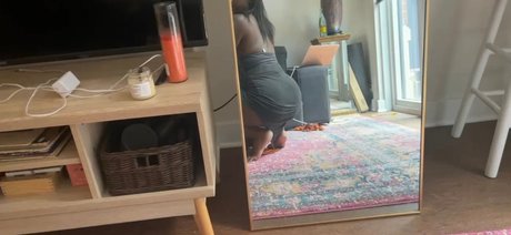 Naken läckt OnlyFans-bild av Dex And Mona